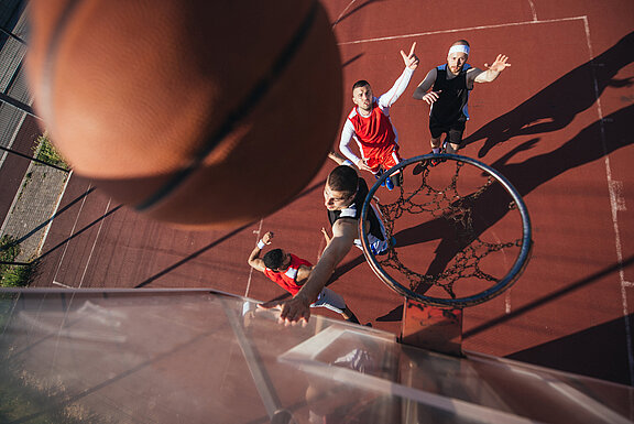 Slum dunk action!